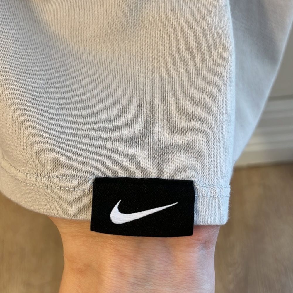 Nike - Picture 2 of 3